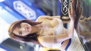 auto salon autosalon周刊》2019 . x autoweek 2019 -主任索阿im sola, race queen # 5